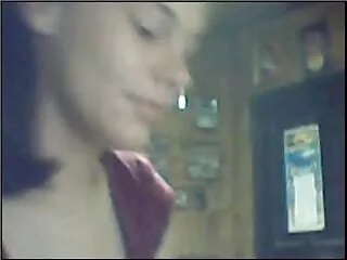 ستاره پورنو Busty بدن کامل خود را نشان می دهد سکس سه نفر