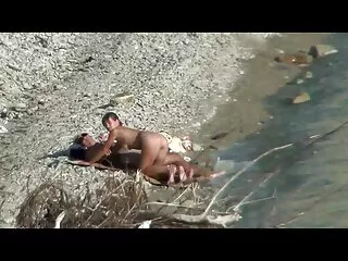 سه جوان لزبین برای اولین بار رابطه سکس نو عروس جنسی همجنسگرایانه برقرار می کنند