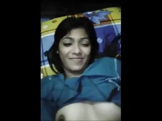 تحت سلطه یک دوست پسر جوان ، یک لزبین بالغ او را با لرزاننده به ارگاسم سکس در حال خواب می رساند
