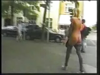 جسی قلم را در شلوار جین خود می اندازد سکس غیر منتظره و شیرجه را شیرین می کند