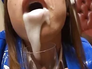 سگ ماده باتجربه ، لیانا ، ورزش سکسی در تمام سوراخ ها خود را به سه سگ ماده می دهد